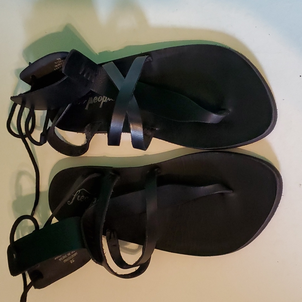 New Free People women's 38 black flat ankle strappy sandles